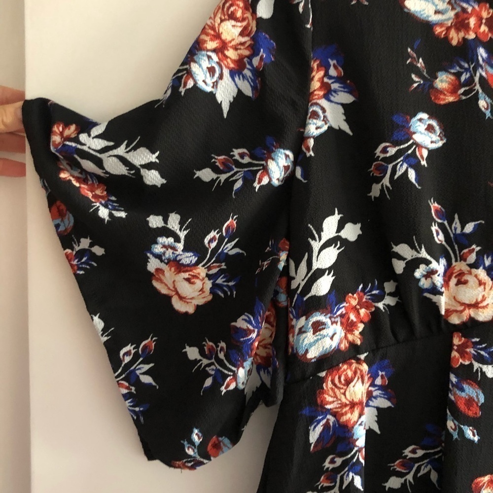 Romeo & Juliet Couture black floral mini dress - Picture 5 of 9